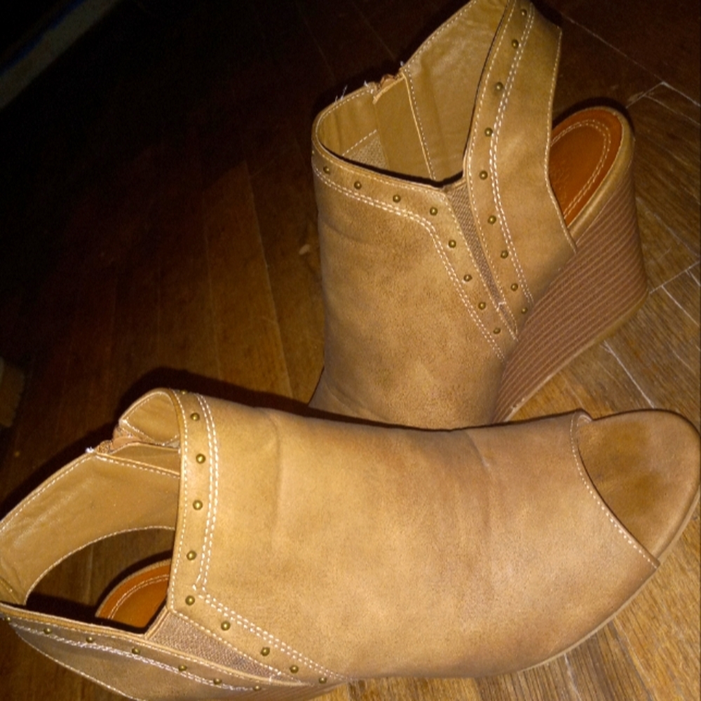 Sugar Huckles size 9m platforms
